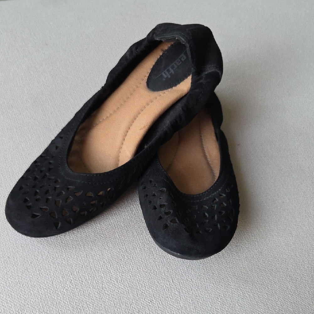 Earth Black Women's Flats with Cutout Design